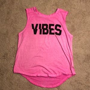 Vibes high low tee